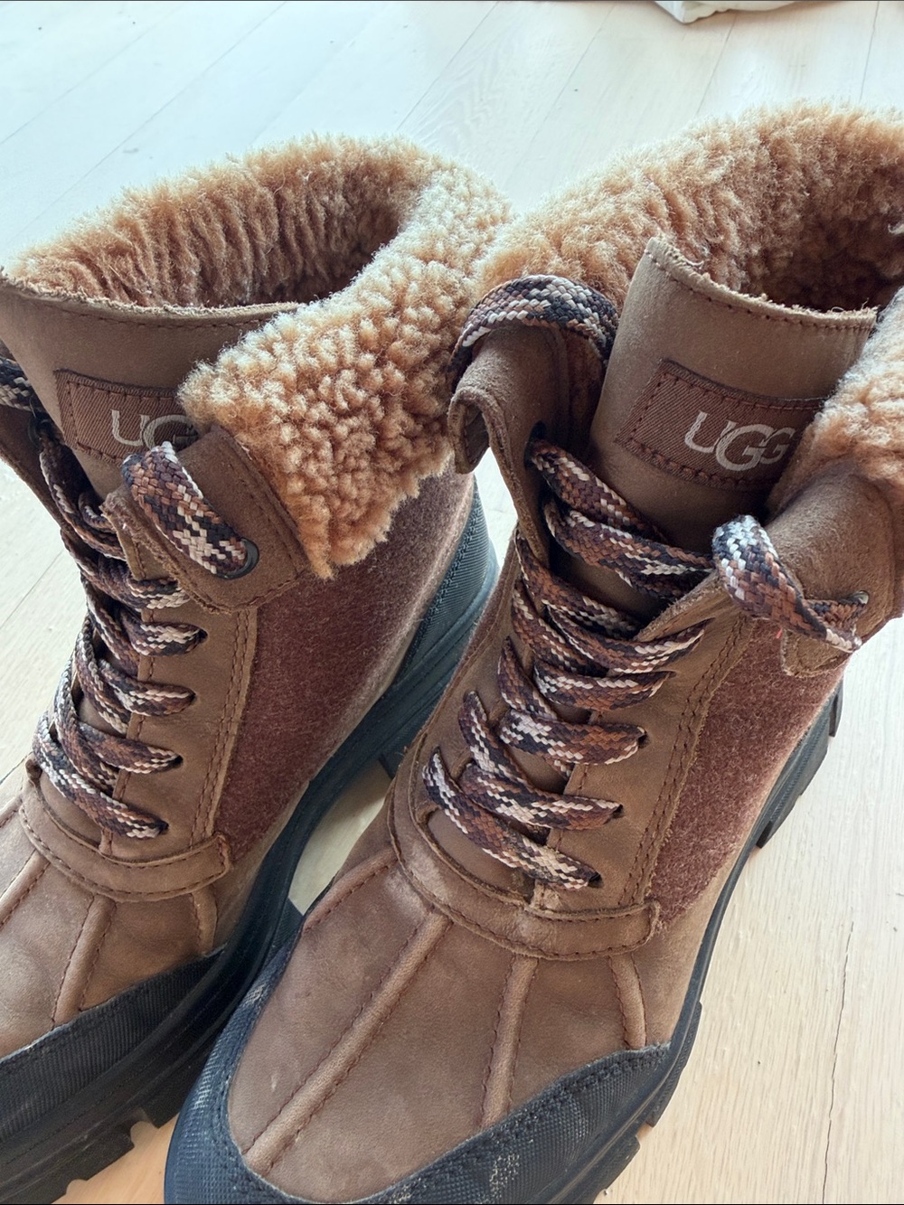 UGG - Picture 7 of 12